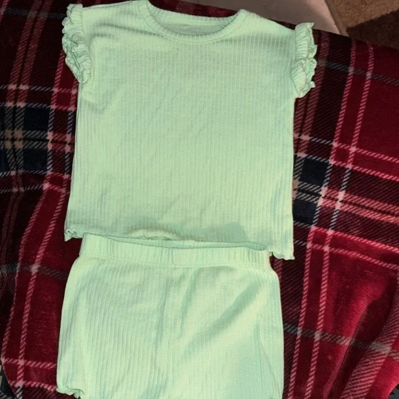 17 Piece Baby Girl Clothing Bundle 3-6 Months